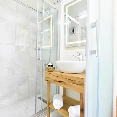Agras Hotel 4*